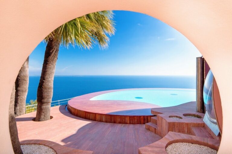 Crazy Stories Behind Famous Villas